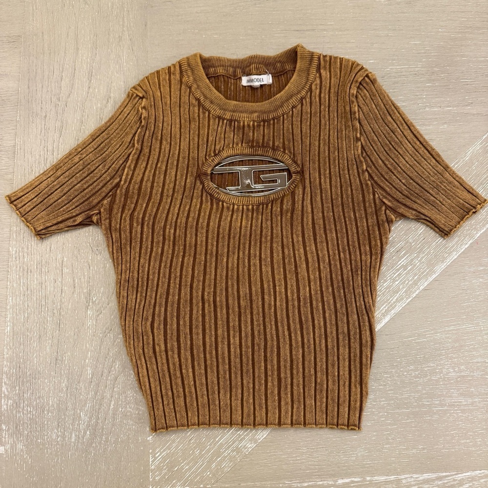 IMMODEL Dqrk Mustard Tan Ornate Metal Emblem Top Size Small